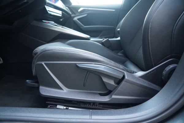 Audi A3 Limousine 30 TFSI S edition + SPORTSTOELEN / LED / SFEERVERLICHTING