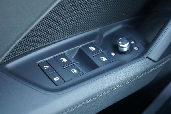 Audi A3 Limousine 30 TFSI S edition + SPORTSTOELEN / LED / SFEERVERLICHTING