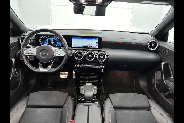 Mercedes-Benz CLA-Klasse Shooting Brake 180 AMG Upgrade Edition(Dealer onderH, Panorama, Sfeerverlichting, Navigatie, StoelV, Etc)