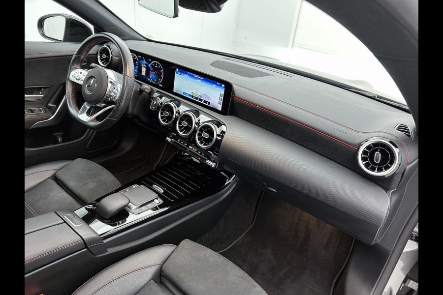 Mercedes-Benz CLA-Klasse Shooting Brake 180 AMG Upgrade Edition(Dealer onderH, Panorama, Sfeerverlichting, Navigatie, StoelV, Etc)