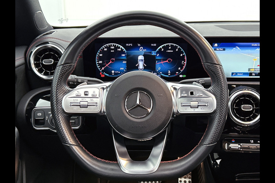 Mercedes-Benz CLA-Klasse Shooting Brake 180 AMG Upgrade Edition(Dealer onderH, Panorama, Sfeerverlichting, Navigatie, StoelV, Etc)