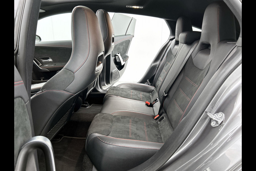 Mercedes-Benz CLA-Klasse Shooting Brake 180 AMG Upgrade Edition(Dealer onderH, Panorama, Sfeerverlichting, Navigatie, StoelV, Etc)