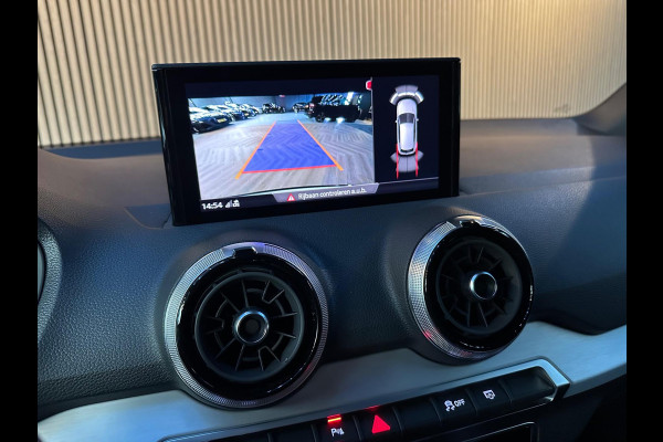 Audi Q2 35 TFSI Edition one S Line - Pano - Trekhaak