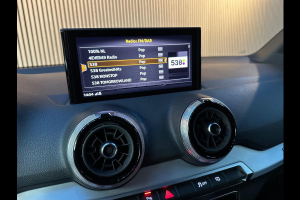 Audi Q2 35 TFSI Edition one S Line - Pano - Trekhaak