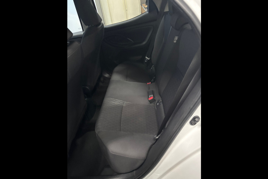Toyota Yaris 1.0 VVT-i x-play Airco | Camera | Navi| Elktr pakket.