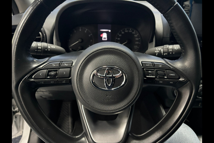 Toyota Yaris 1.0 VVT-i x-play Airco | Camera | Navi| Elktr pakket.