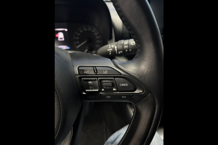 Toyota Yaris 1.0 VVT-i x-play Airco | Camera | Navi| Elktr pakket.