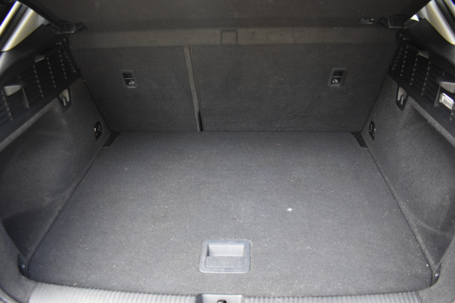 Audi Q2 30 TFSI Sport S line Edition / Parkeersensoren / LED / Multimedia / Cruise Control / Navigatie