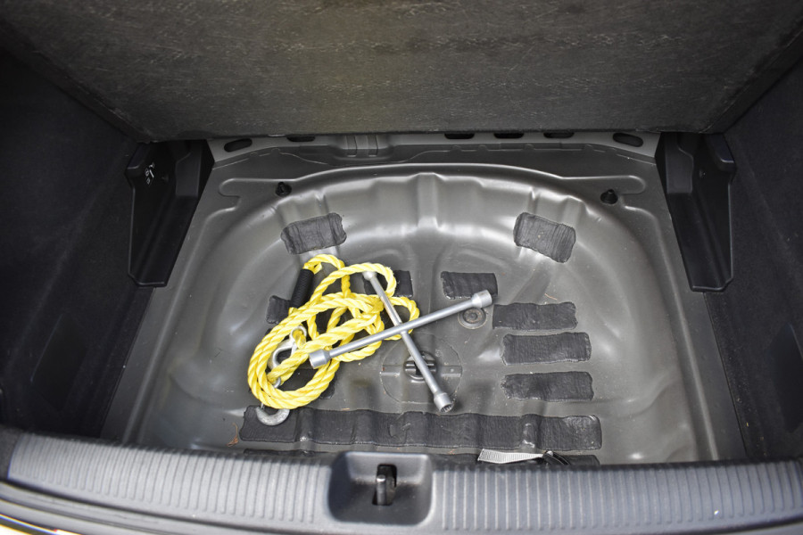 Audi Q2 30 TFSI Sport S line Edition / Parkeersensoren / LED / Multimedia / Cruise Control / Navigatie
