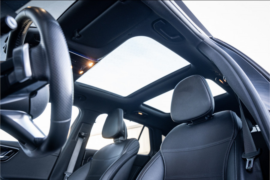 Mercedes-Benz C-Klasse Estate C300 e AMG Line - Massage l Panorama l 360cam l Trekhaak
