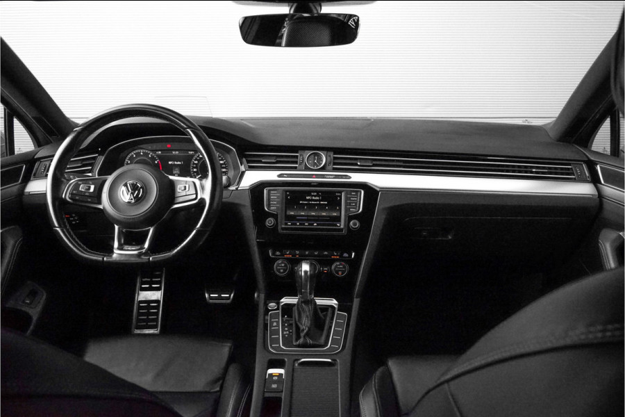 Volkswagen Passat Variant 1.4 TSI Highline Business R Leder Trekhaak LED