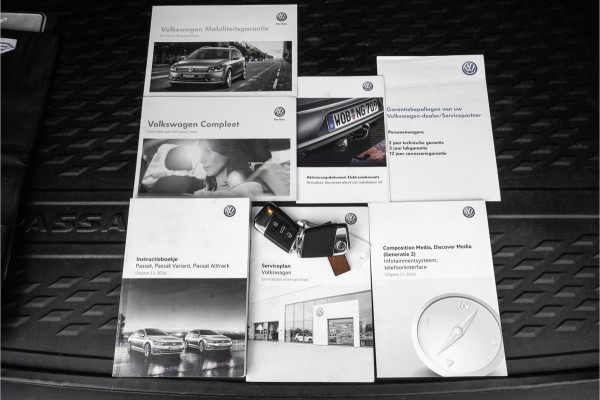 Volkswagen Passat Variant 1.4 TSI Highline Business R Leder Trekhaak LED