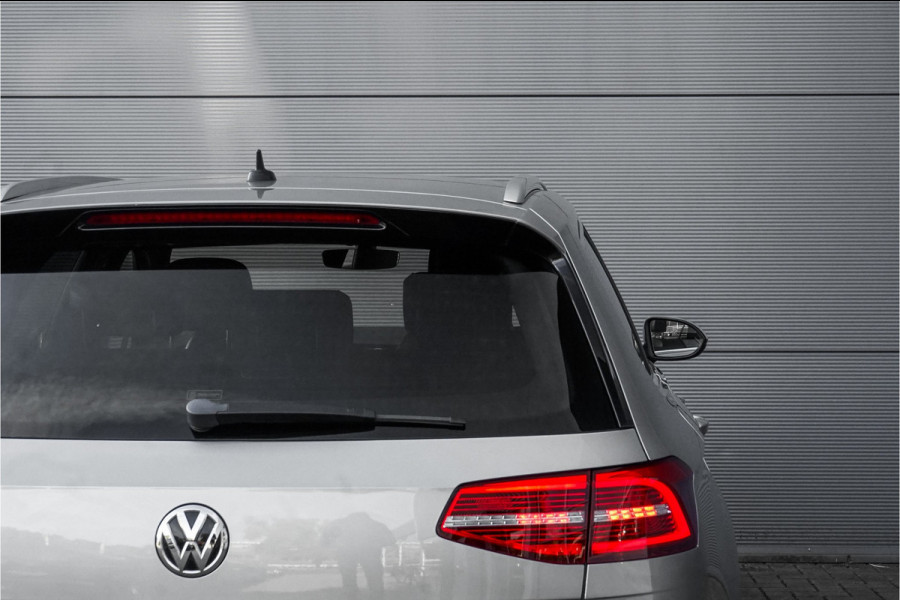 Volkswagen Passat Variant 1.4 TSI Highline Business R Leder Trekhaak LED