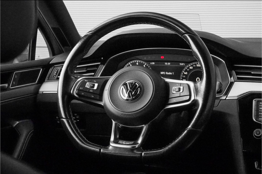 Volkswagen Passat Variant 1.4 TSI Highline Business R Leder Trekhaak LED