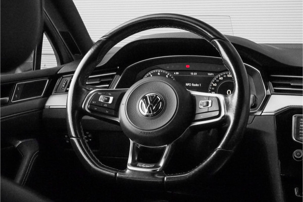 Volkswagen Passat Variant 1.4 TSI Highline Business R Leder Trekhaak LED