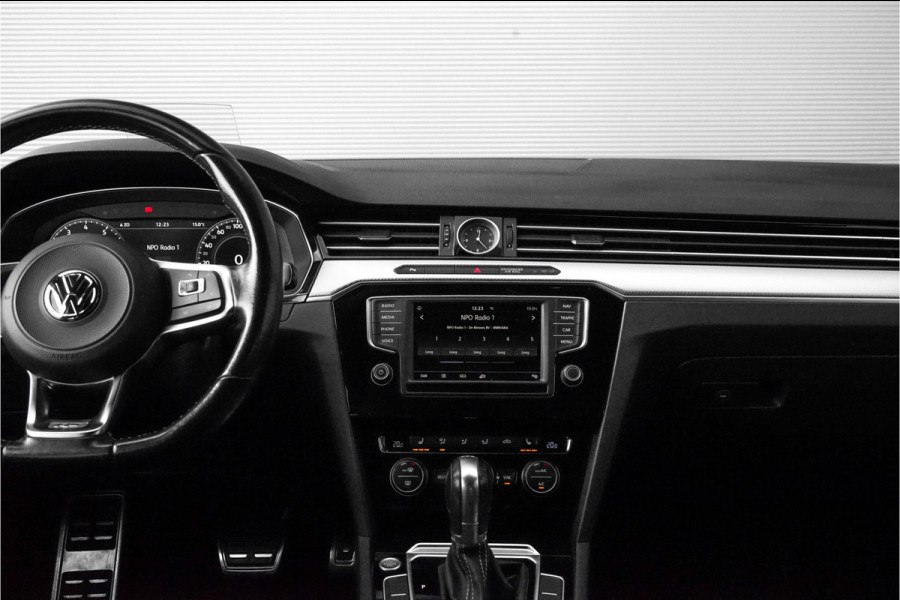 Volkswagen Passat Variant 1.4 TSI Highline Business R Leder Trekhaak LED