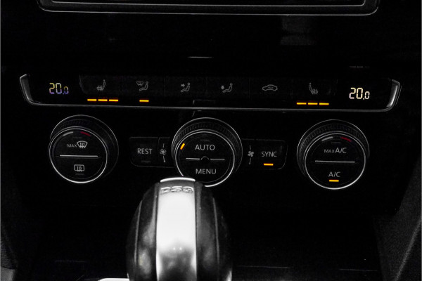 Volkswagen Passat Variant 1.4 TSI Highline Business R Leder Trekhaak LED