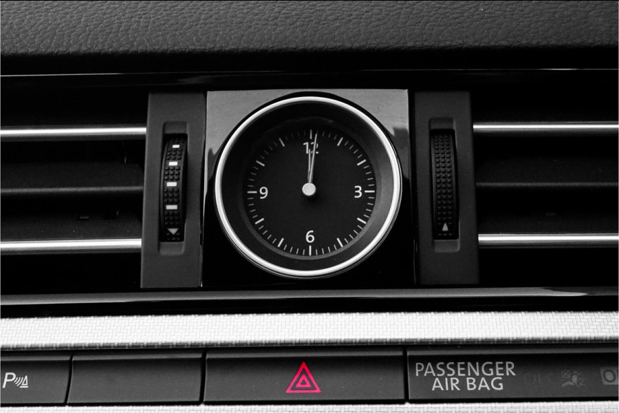 Volkswagen Passat Variant 1.4 TSI Highline Business R Leder Trekhaak LED