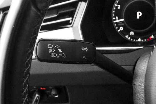 Volkswagen Passat Variant 1.4 TSI Highline Business R Leder Trekhaak LED