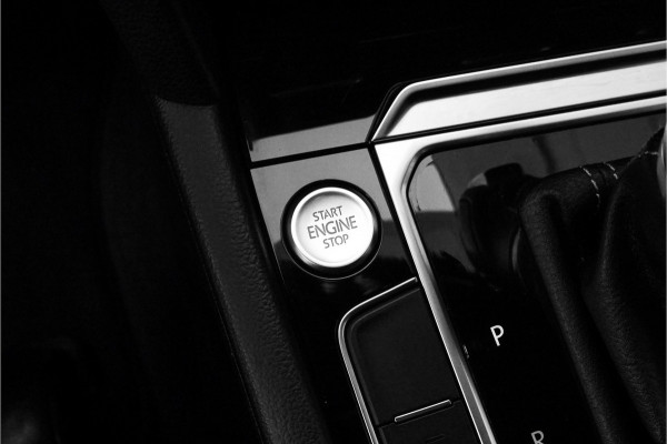 Volkswagen Passat Variant 1.4 TSI Highline Business R Leder Trekhaak LED