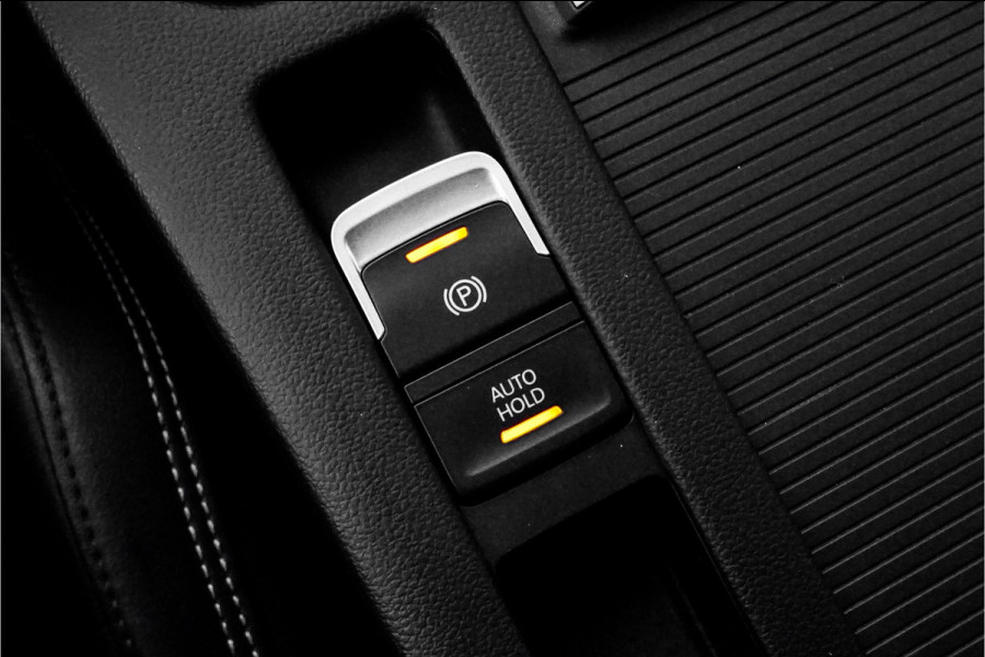 Volkswagen Passat Variant 1.4 TSI Highline Business R Leder Trekhaak LED