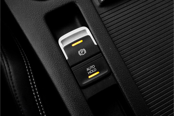 Volkswagen Passat Variant 1.4 TSI Highline Business R Leder Trekhaak LED