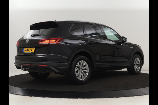 Volkswagen Touareg 3.0 TDI Elegance | Leder | Trekhaak | Camera | Luchtvering | Stoelverwarming | Adaptive cruise | Carplay | Achterbankverwarming | Navigatie | Full LED | Side Assist