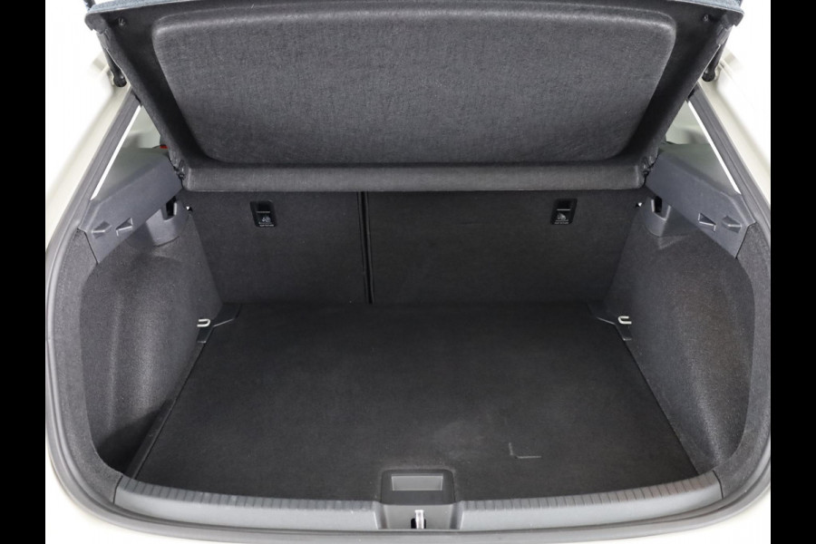 Volkswagen Taigo 1.0 TSI Life Business 110PK DSG | Verlengde garantie | Stoelverwarming | Airco | Parkeersensoren voor + achter |