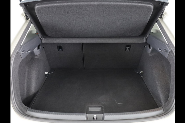 Volkswagen Taigo 1.0 TSI Life Business 110PK DSG | Verlengde garantie | Stoelverwarming | Airco | Parkeersensoren voor + achter |