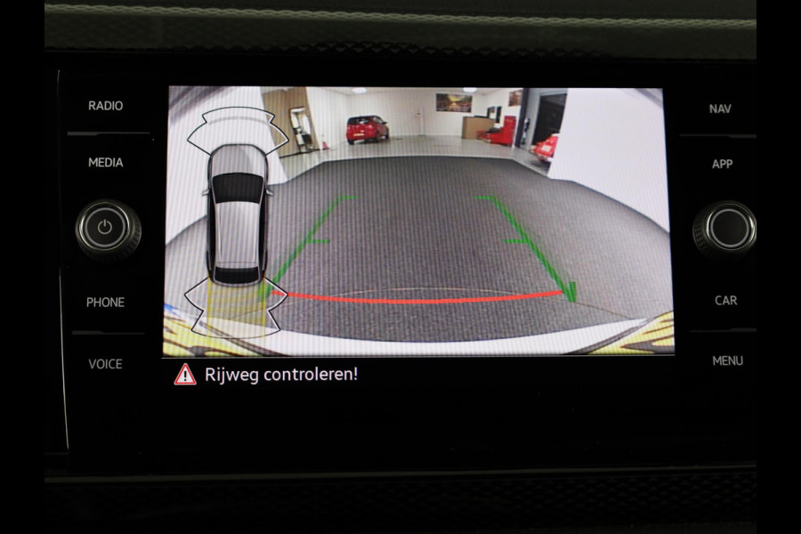 Volkswagen Taigo 1.0 TSI Life Business 110PK DSG | Verlengde garantie | Stoelverwarming | Airco | Parkeersensoren voor + achter |