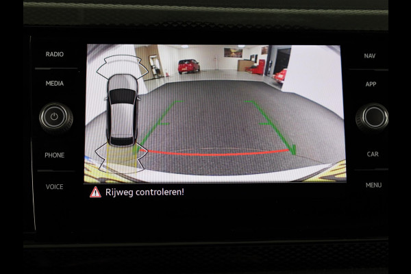 Volkswagen Taigo 1.0 TSI Life Business 110PK DSG | Verlengde garantie | Stoelverwarming | Airco | Parkeersensoren voor + achter |