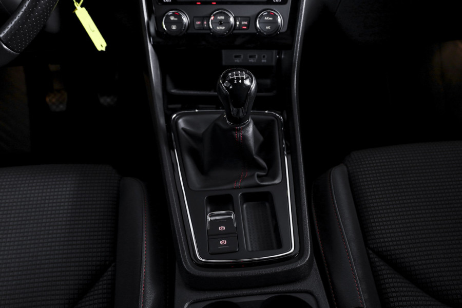 Seat Leon 1.4 TSI 125 PK FR | Cruise | Stoelverw. | PDC | NAV + App. Connect | ECC | LM 17" | Trekhaak |