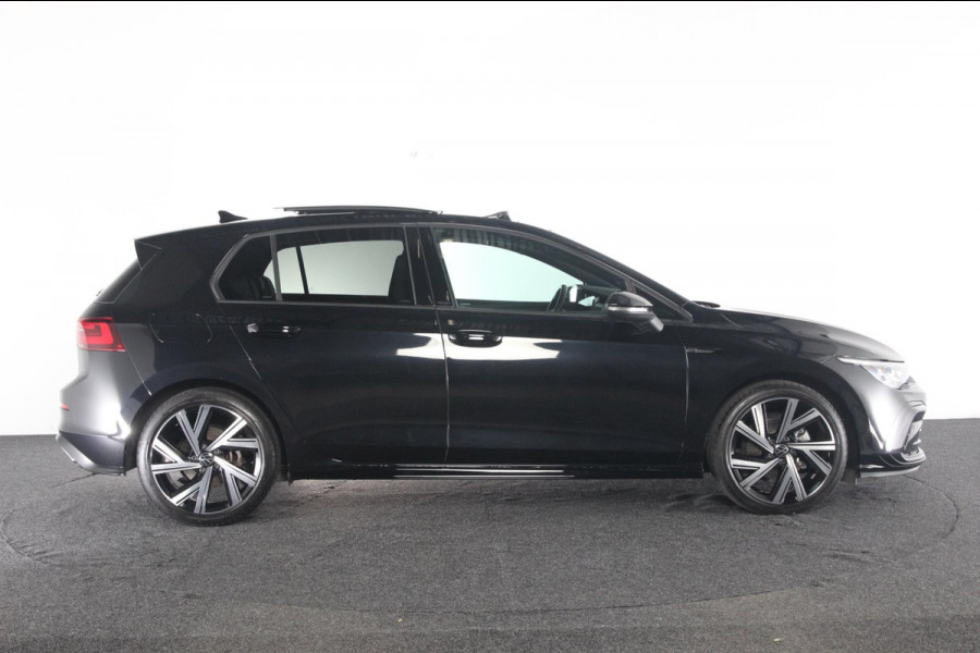 Volkswagen Golf 1.5 eTSI R-Line | panoramadak | camera | lmv 18"
