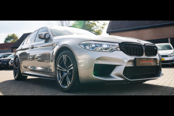 BMW 5 Serie M5 | Carbon | Harman/Kardon | Dealer onderhouden | Sfeerverlichting | Donington Grau | 600PK | NAP | Origineel NL |