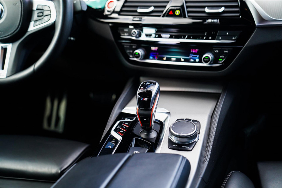 BMW 5 Serie M5 | Carbon | Harman/Kardon | Dealer onderhouden | Sfeerverlichting | Donington Grau | 600PK | NAP | Origineel NL |