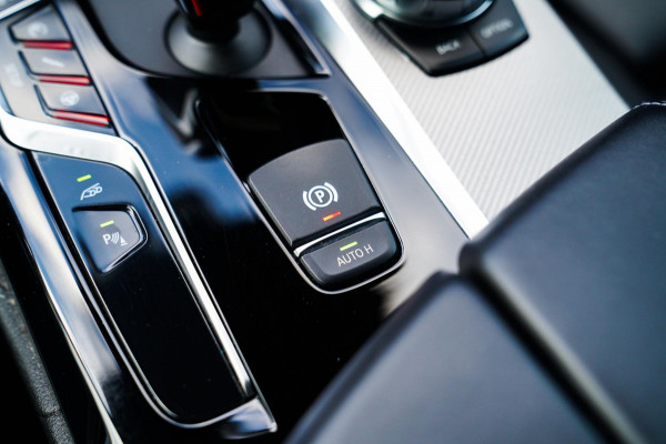 BMW 5 Serie M5 | Carbon | Harman/Kardon | Dealer onderhouden | Sfeerverlichting | Donington Grau | 600PK | NAP | Origineel NL |