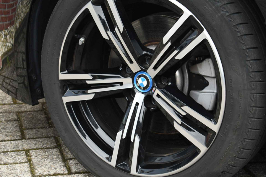 BMW 3 Serie Touring 320e M-Sport Pano El-zetels 360-cam HUD 19inch
