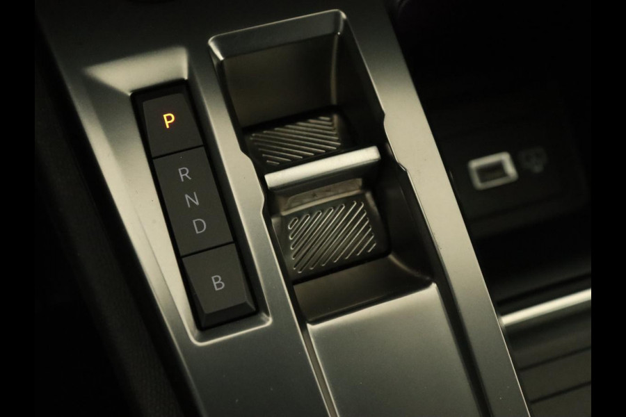 Peugeot 308 1.6 PHEV Active Pack Business | Stoelverwarming | Half leder | Trekhaak | Navigatie | Full LED | Carplay | Sportstoelen | Digital Cockpit | Plug In