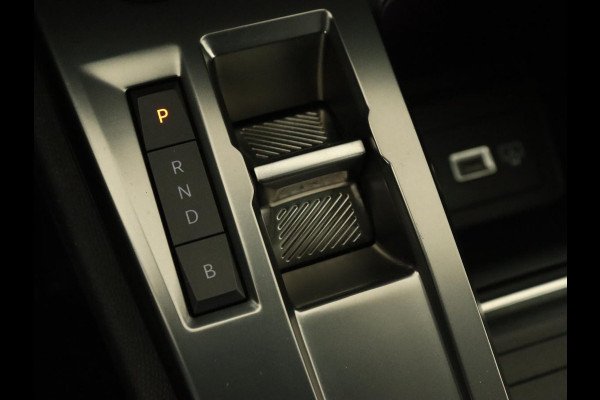 Peugeot 308 1.6 PHEV Active Pack Business | Stoelverwarming | Half leder | Trekhaak | Navigatie | Full LED | Carplay | Sportstoelen | Digital Cockpit | Plug In