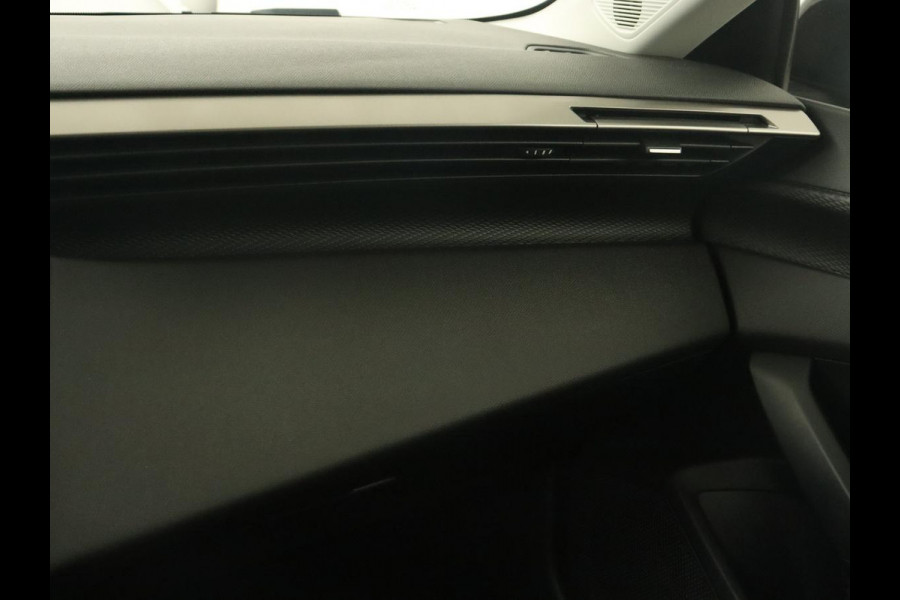 Peugeot 308 1.6 PHEV Active Pack Business | Stoelverwarming | Half leder | Trekhaak | Navigatie | Full LED | Carplay | Sportstoelen | Digital Cockpit | Plug In