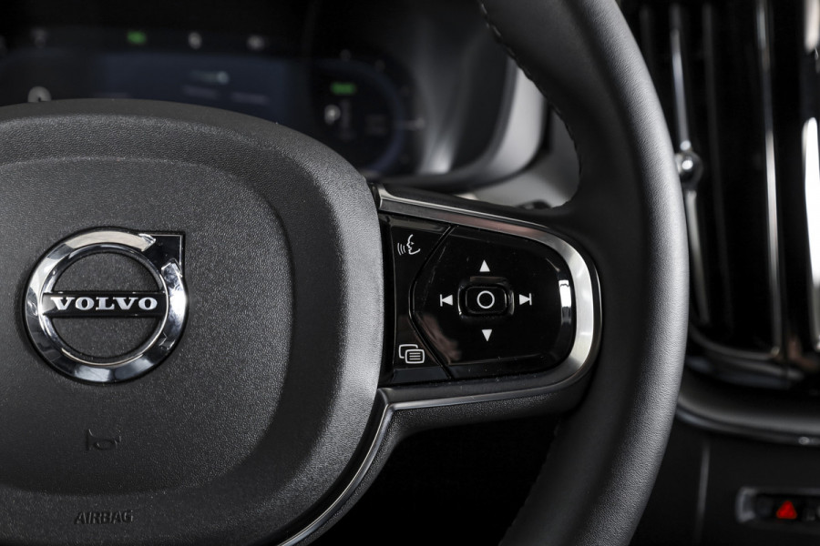 Volvo XC60 2.0 T6 Plug-in hybrid AWD Plus Black Edition | S/K-Panodak | Harman/Kardon | Dig. Cockpit | Adapt. Cruise | Memory Stoelen | Elek. Klep | Stoel-+stuurverw. | 360 Camera | NAV+App. Connect | ECC | LM 21" | 3461