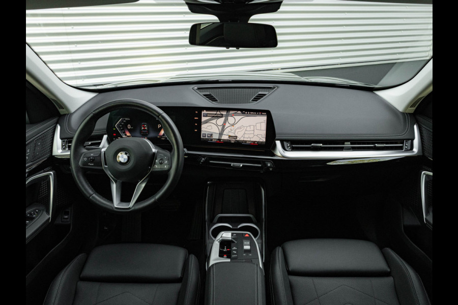BMW X1 sDrive18i xLine - Memoryzetel - Trekhaak - Driving Ass Plus - Adaptief LED