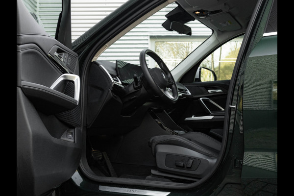 BMW X1 sDrive18i xLine - Memoryzetel - Trekhaak - Driving Ass Plus - Adaptief LED