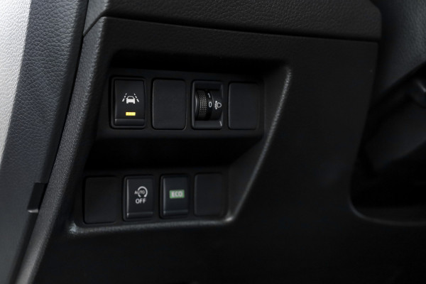 Nissan QASHQAI 1.3 DIG-T N-Connecta 160 PK - Automaat | Pano | Cruise | Stoel-+Voorruitverw. | PDC | 360 Camera | NAV + App. Connect | ECC | DAB | LM 18" |