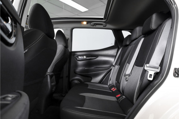 Nissan QASHQAI 1.3 DIG-T N-Connecta 160 PK - Automaat | Pano | Cruise | Stoel-+Voorruitverw. | PDC | 360 Camera | NAV + App. Connect | ECC | DAB | LM 18" |