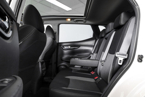 Nissan QASHQAI 1.3 DIG-T N-Connecta 160 PK - Automaat | Pano | Cruise | Stoel-+Voorruitverw. | PDC | 360 Camera | NAV + App. Connect | ECC | DAB | LM 18" |