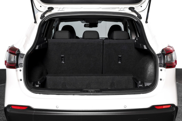 Nissan QASHQAI 1.3 DIG-T N-Connecta 160 PK - Automaat | Pano | Cruise | Stoel-+Voorruitverw. | PDC | 360 Camera | NAV + App. Connect | ECC | DAB | LM 18" |