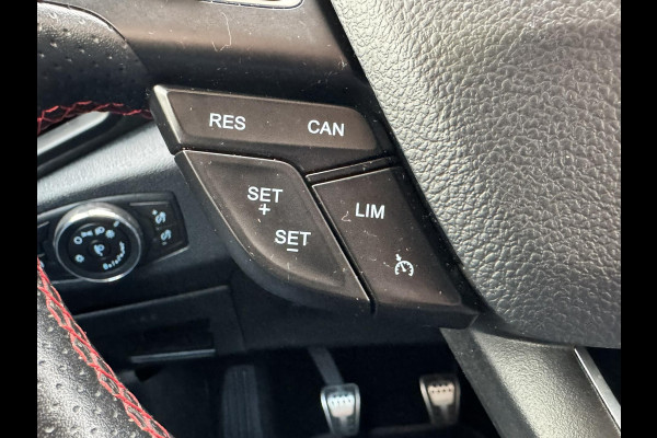 Ford EcoSport 1.0 EcoBoost ST-Line Black Cruise control Automatische airco Navigatie Parkeersensoren Apple Carplay Android Auto