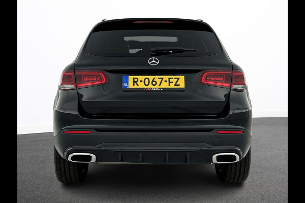 Mercedes-Benz GLC 300e 4MATIC Business Solution AMG Panoramadak Navigatie Camera Parkeersensoren Cruise Control Stoelverwarming Virtual Cockpit LED Ambiente verlichting Leder