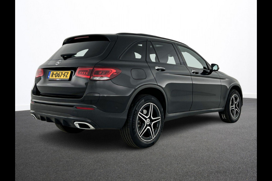 Mercedes-Benz GLC 300e 4MATIC Business Solution AMG Panoramadak Navigatie Camera Parkeersensoren Cruise Control Stoelverwarming Virtual Cockpit LED Ambiente verlichting Leder